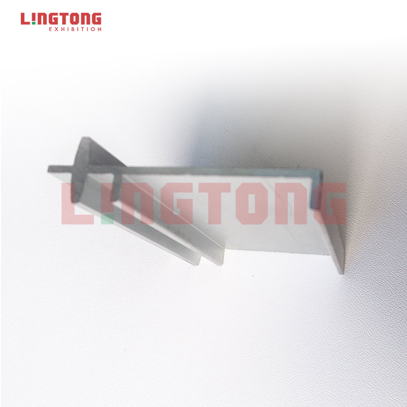 LT-W1582 Mid Panel-clamping Extrusion For Display Background Divider